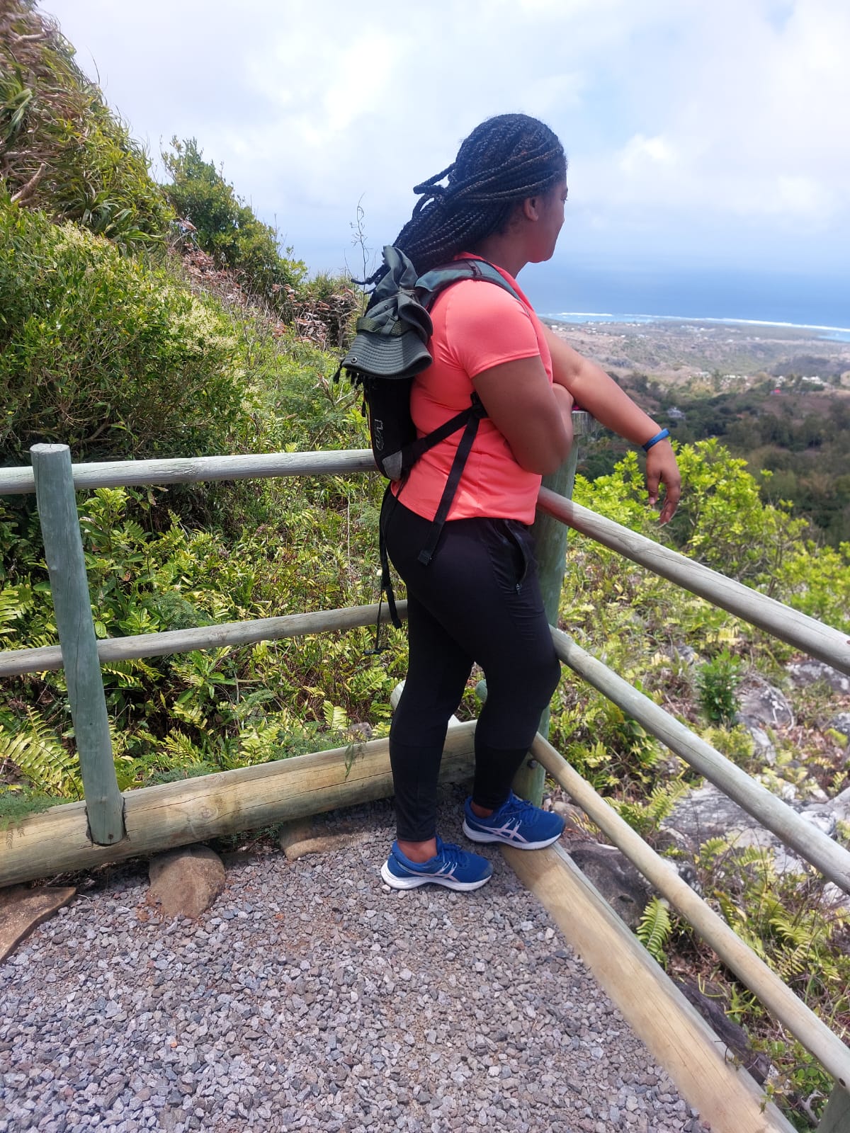 Carmela - Hiking Guide